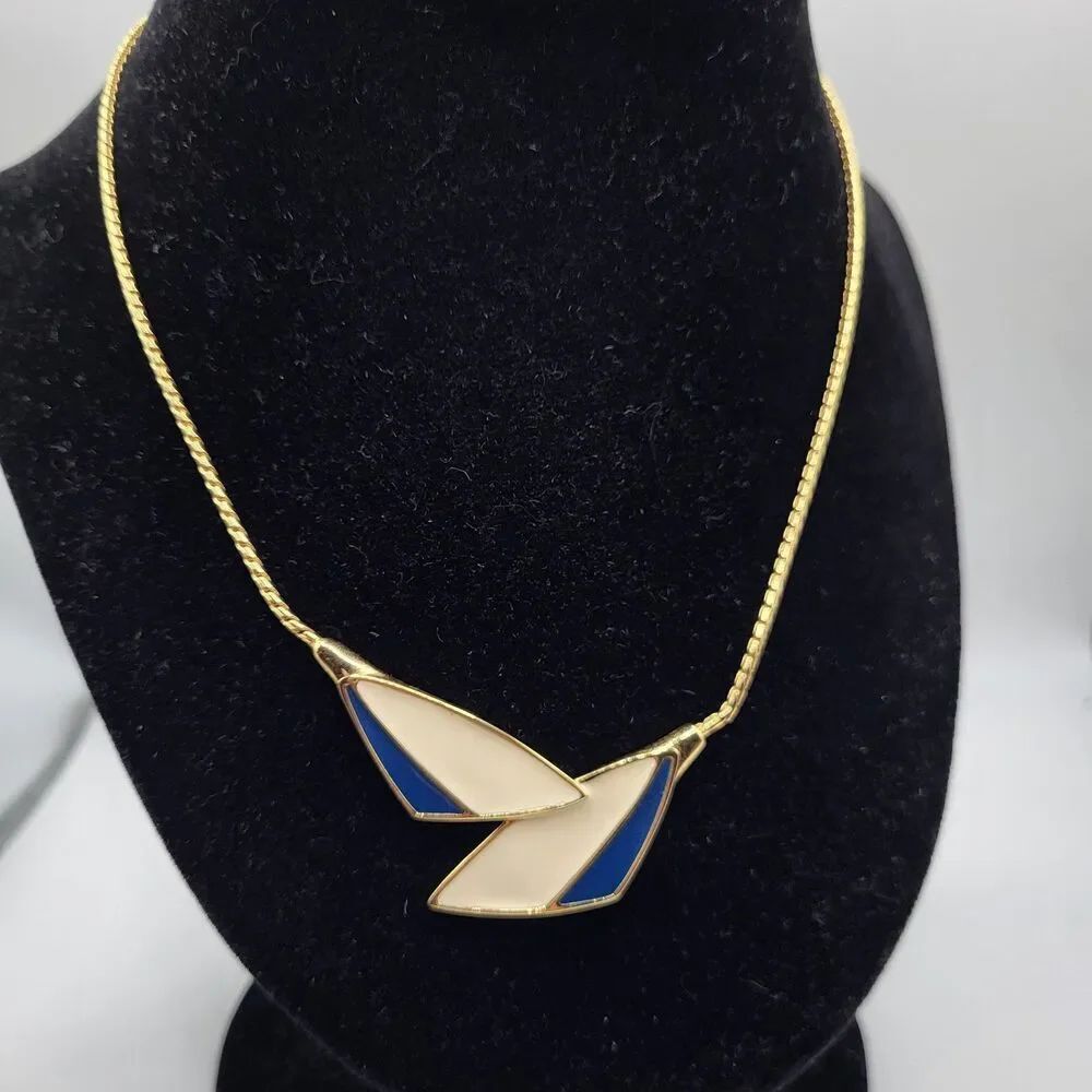 Vintage Monet Necklace Gold Tone W/ Cream & Navy Blue Enamel Necklace 16” Navy
